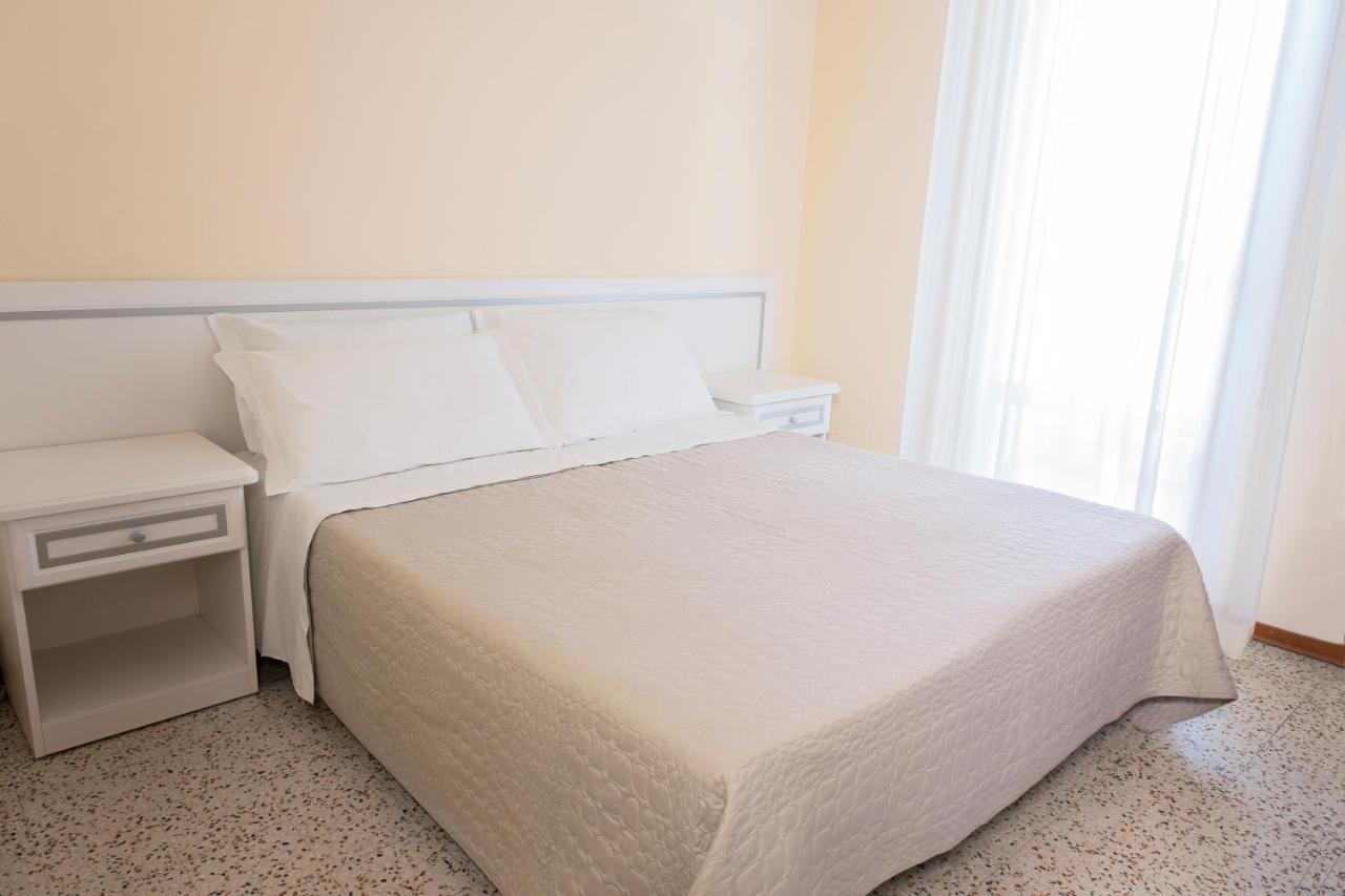 Hotel Continental Gatteo a Mare Ngoại thất bức ảnh