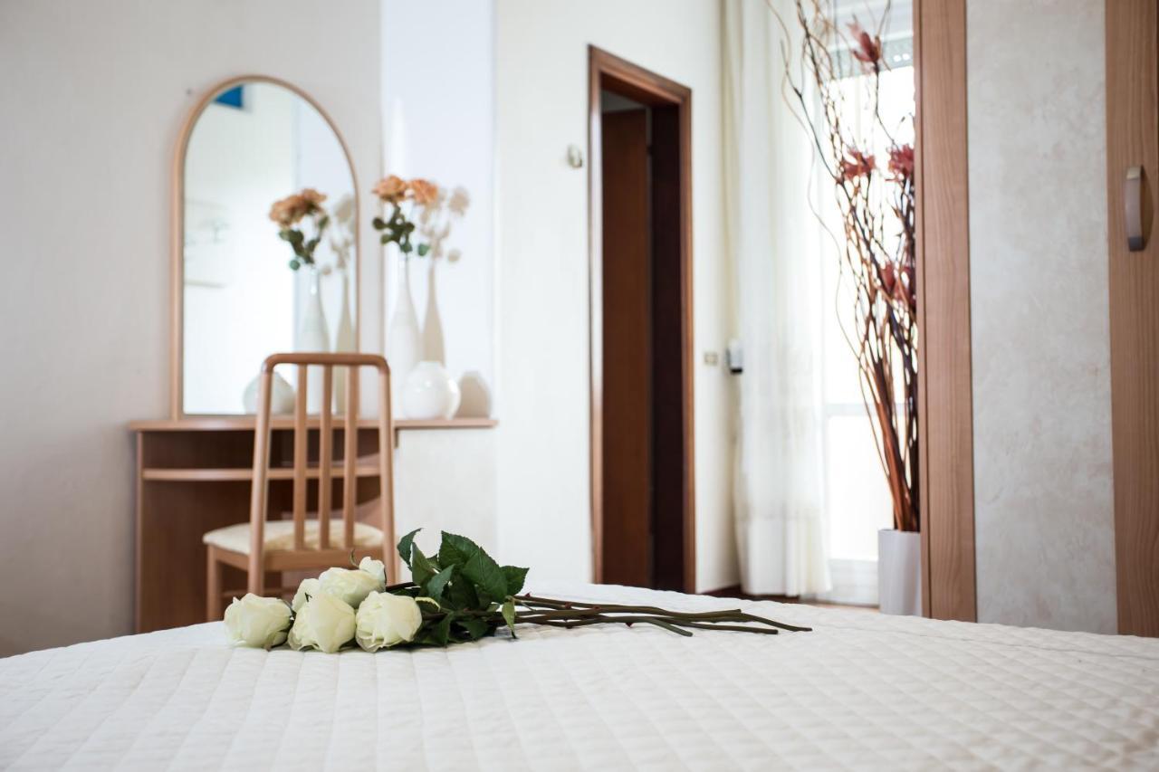 Hotel Continental Gatteo a Mare Ngoại thất bức ảnh