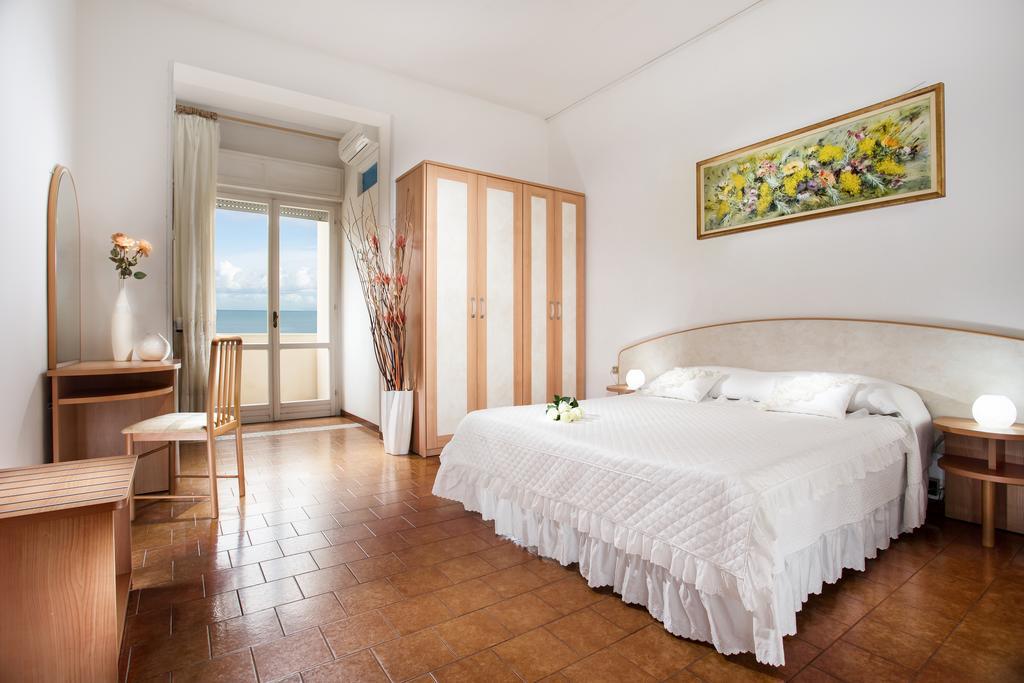 Hotel Continental Gatteo a Mare Phòng bức ảnh